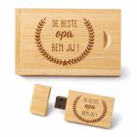 Cadeau Opa - Houten USB-stick met gravure "De beste opa ben jij!" - Persoonlijk opa geschenk - 32GB