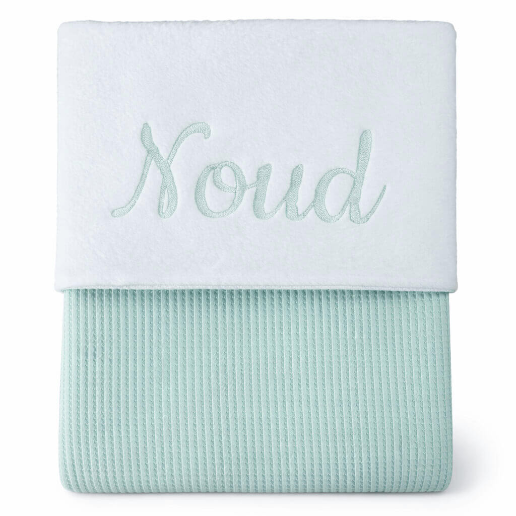 Oud mint gebreid baby wiegdeken met naam geborduurd