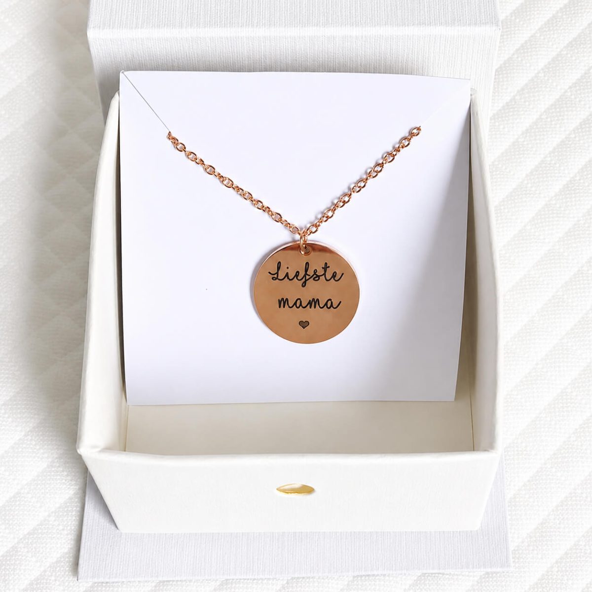 Moederdag cadeau tip: Rosé gouden halsketting "Liefste mama"