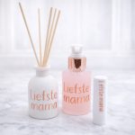 Kerstcadeau voor mama - Geschenkset "Liefste mama" - Geurstokje of kleine gin, zeeppompje en lipbaslem