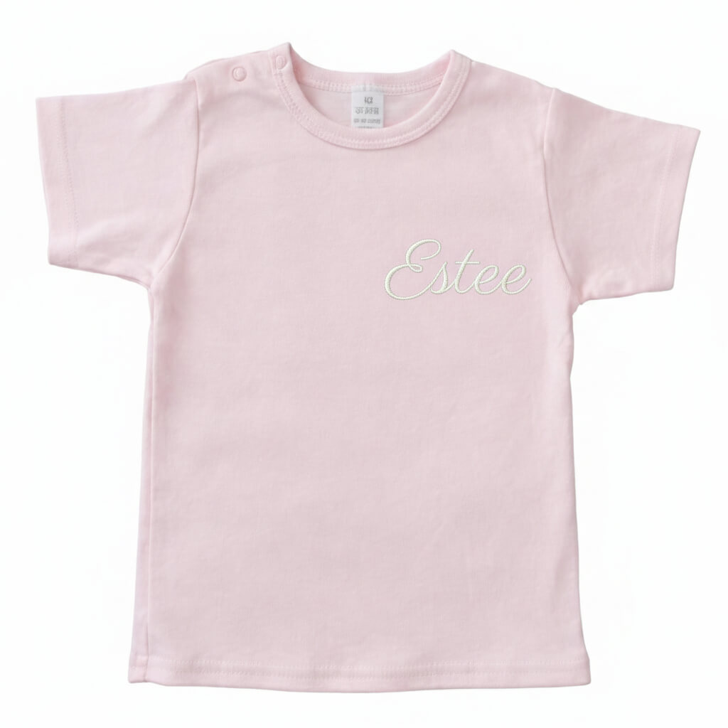 Gepersonaliseerd licht roze t-shirt met naam geborduurd