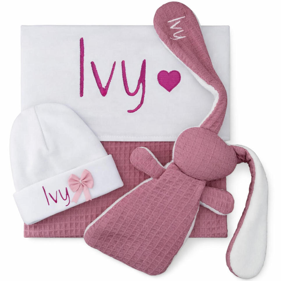 Luxe Kraamcadeau Meisje met Naam – Donker oud Roze Wafel Babydeken & Knuffelset