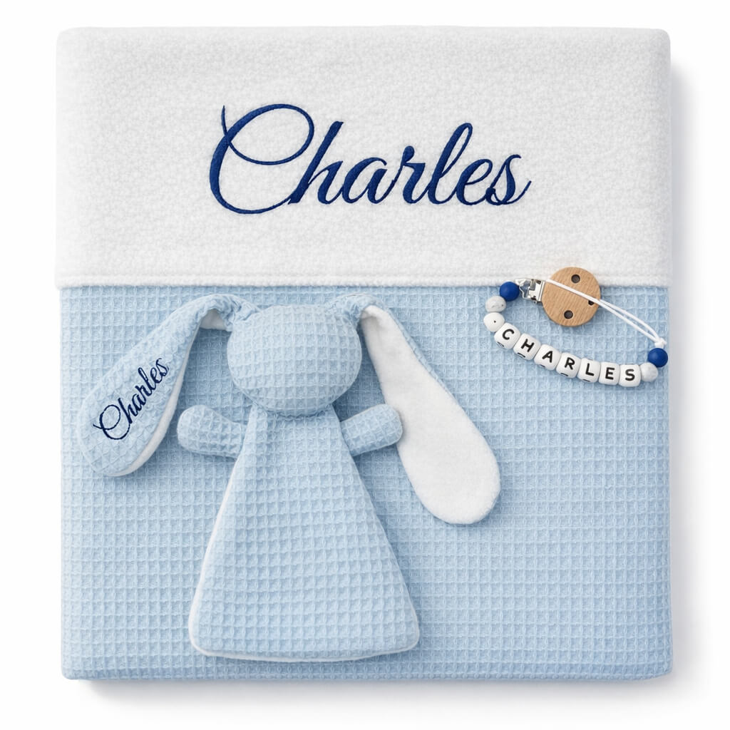 Licht blauw baby cadeaupakket met geborduurde naam – Stel uw set samen - lichtblauw