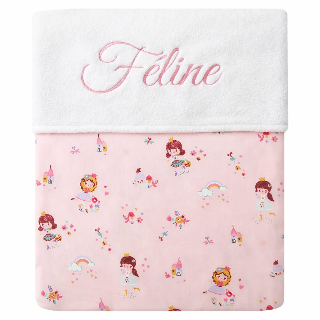Geborduurd licht roze ledikant / kinder deken met prinsessen