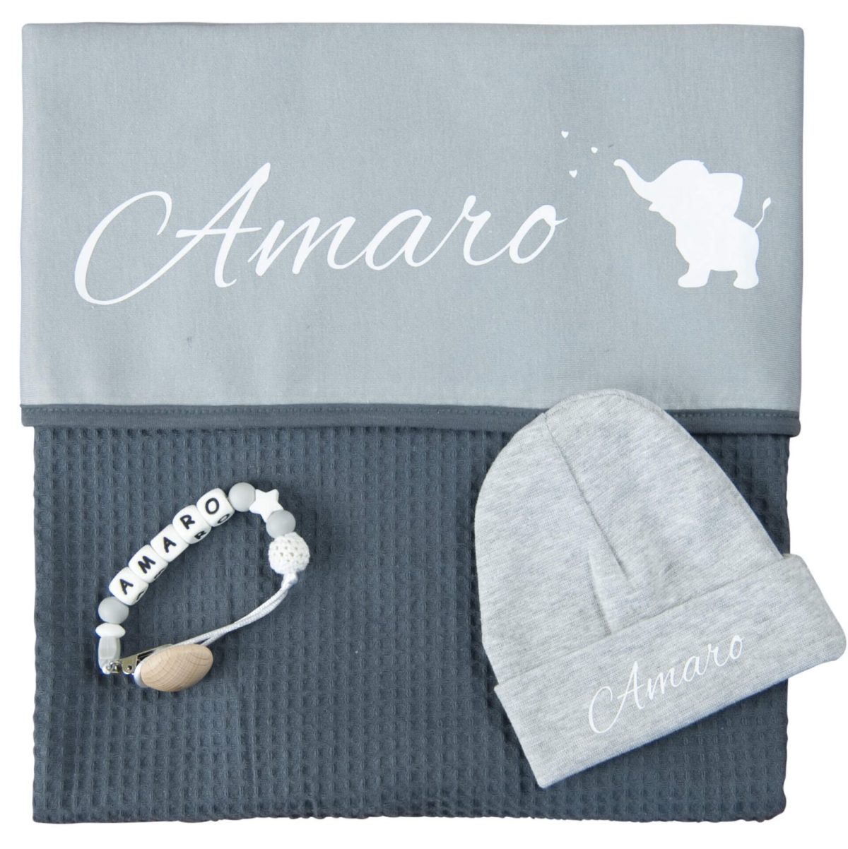 Grijs baby geboortepakket kraampakket met bedrukte naam – Stel uw set samen deken / speenkoord / slab / muts / knuffel