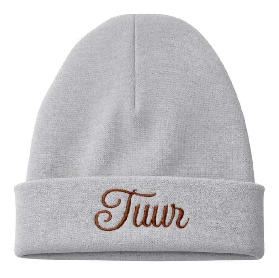 Zand kleurige newborn muts met naam – GEBORDUURD