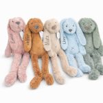 Rabbit Richie Happy Horse met naam / geboortedatum geborduurd - 28 of 38cm