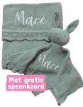 Groen gebreid baby deken met naam geborduurd - ruffle