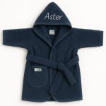Marineblauwe baby badjas met naam geborduurd - 0-12 maand