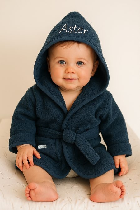 Marineblauwe baby badjas met naam geborduurd - 0-12 maand