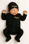 Zwart geborduurd baby kruippakje / boxpakje / pyjama met naam