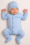 Licht blauw geborduurd baby kruippakje / boxpakje / pyjama met naam