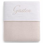Beige baby deken met naam geborduurd - wafeldeken