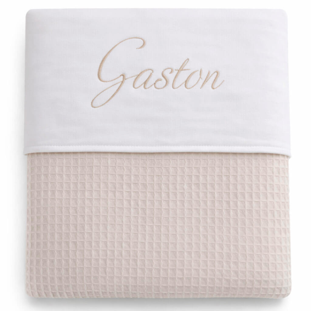 Beige baby deken met naam geborduurd - wafeldeken