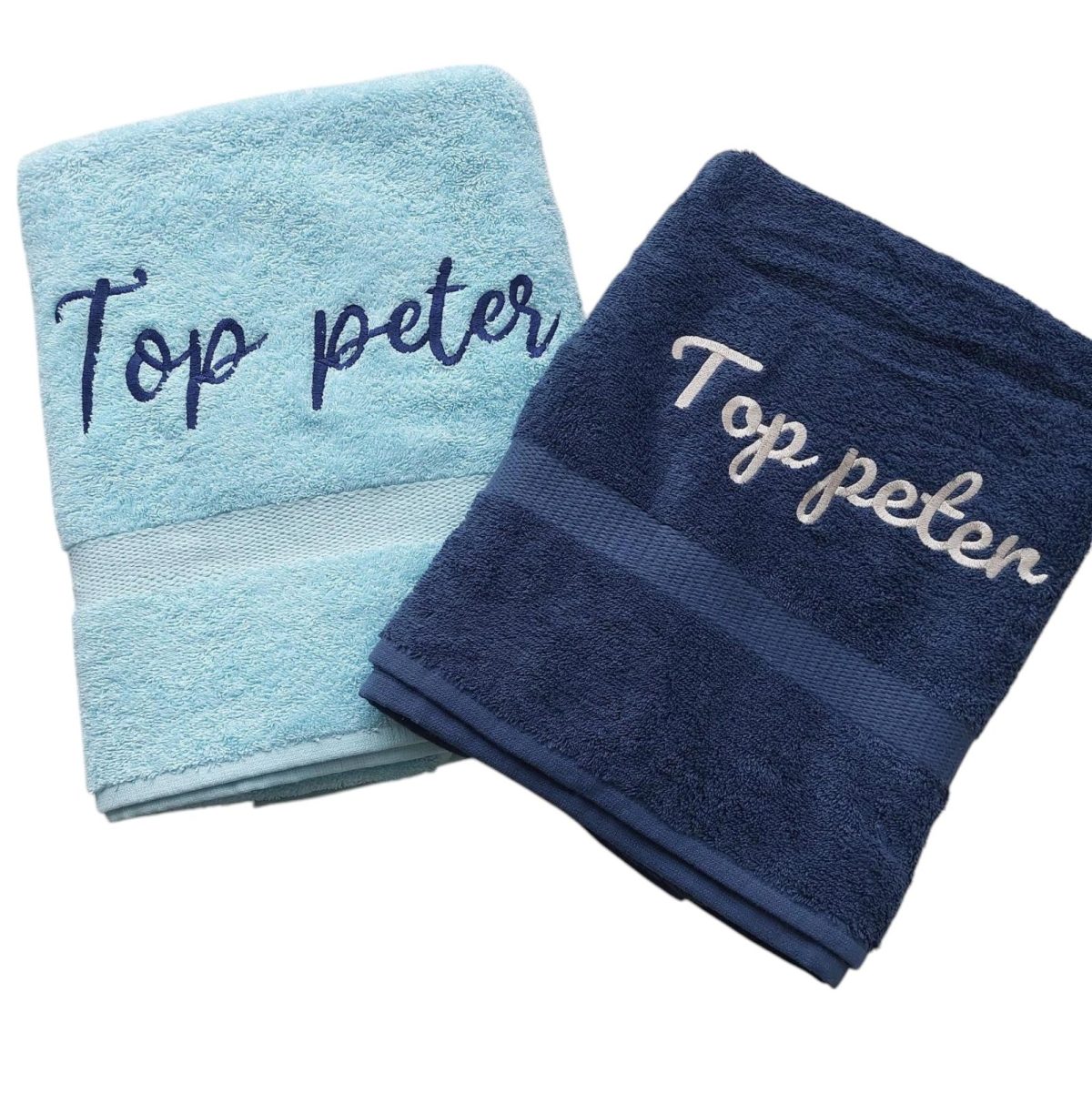 Blauwe handdoek - badlaken met naam / tekst geborduurd