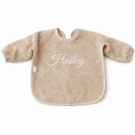 Gepersonaliseerde Mouwslab met Naam – Beige Katoenen Slab met Mouwen – Geborduurd Cadeau