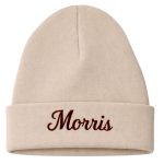 Beige newborn muts met naam – GEBORDUURD