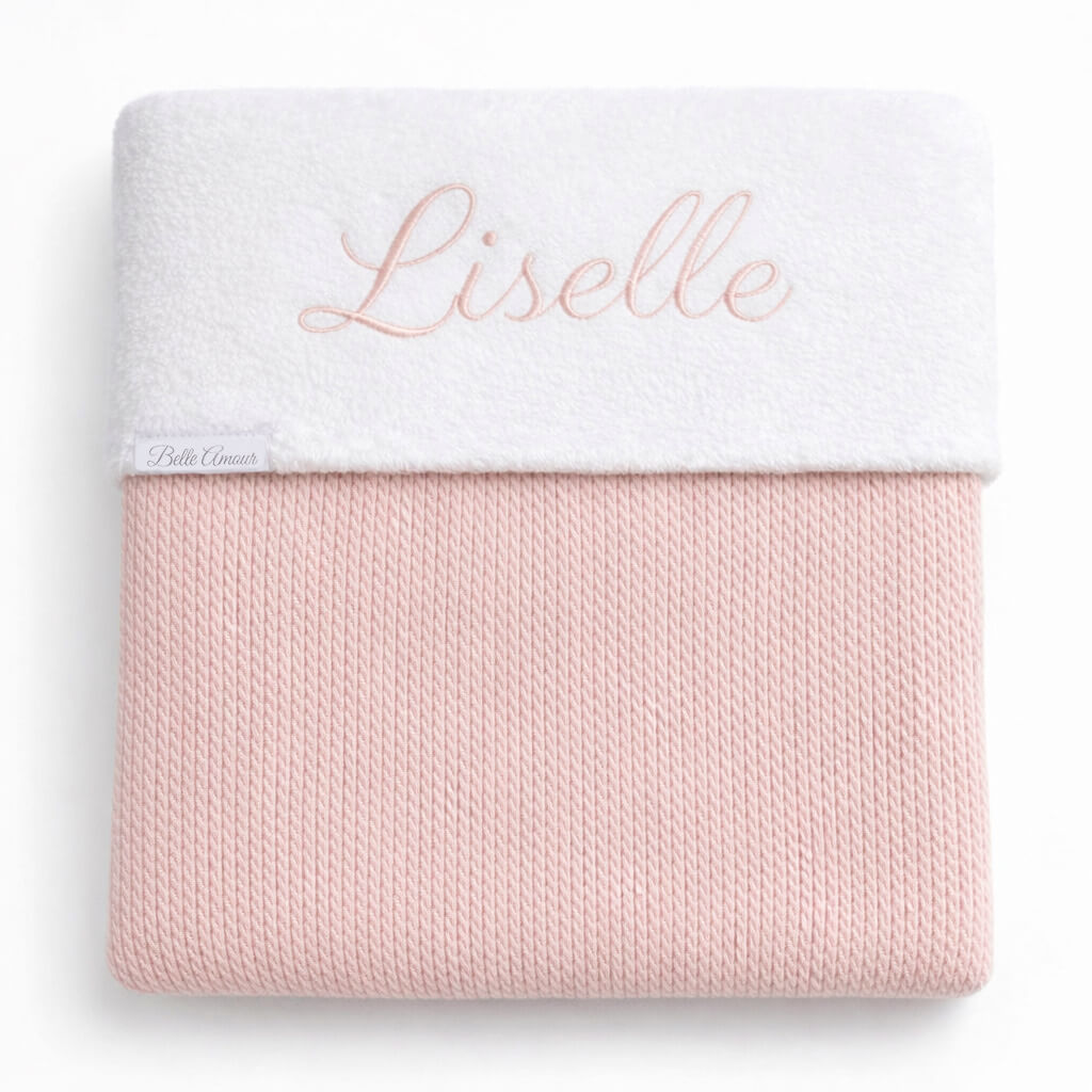 Oud roze mini kabel gebreid babydeken met naam geborduurd