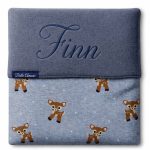 Gepersonaliseerd wiegdeken - Bambi print grijsblauw met geborduurde naam - Warm luxe babydeken