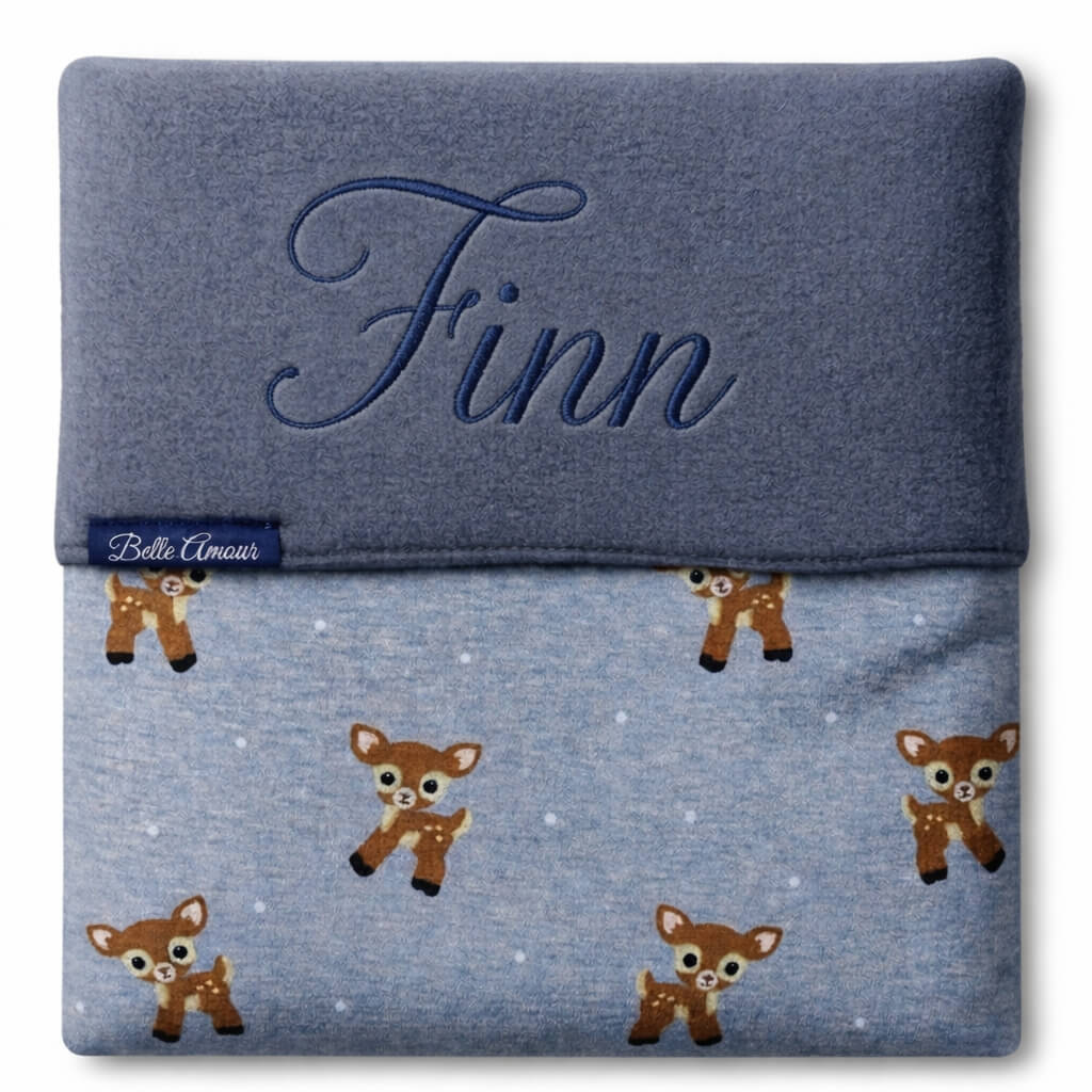 Gepersonaliseerd wiegdeken - Bambi print grijsblauw met geborduurde naam - Warm luxe babydeken