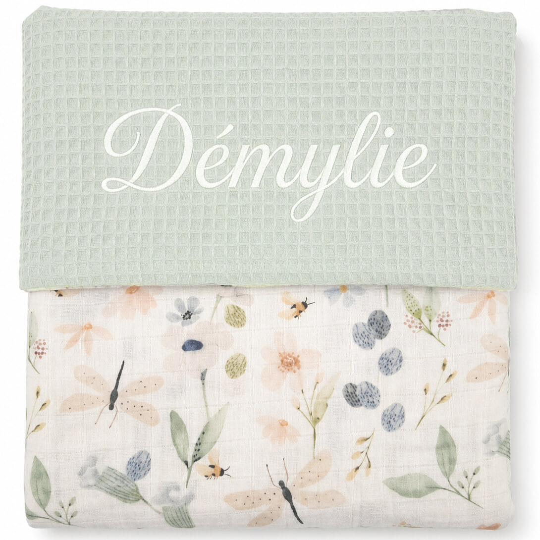 Gepersonaliseerd Babydekentje met Naam – Oud Mint Wafelstof & Hydrofiel – Print van Bijtjes & Bloemen